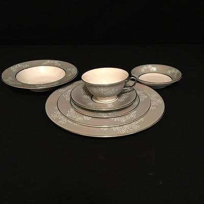 Lot 25 - Castleton China Set