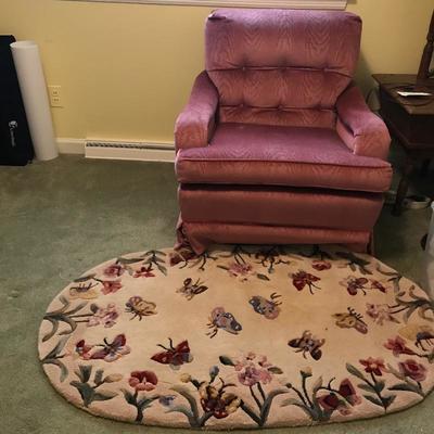 Lot 28 - Chair & Rug