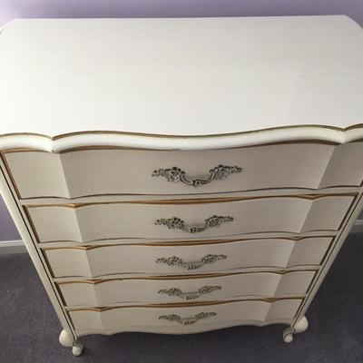 Lot 29 - Chest of Drawers