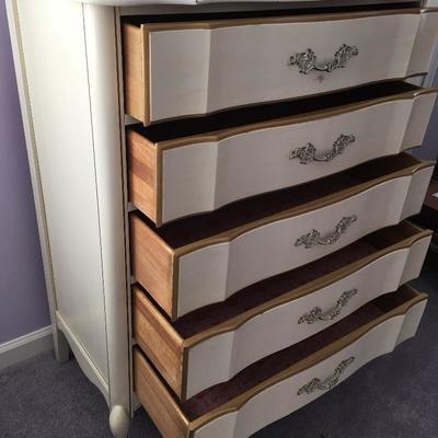 Lot 29 - Chest of Drawers