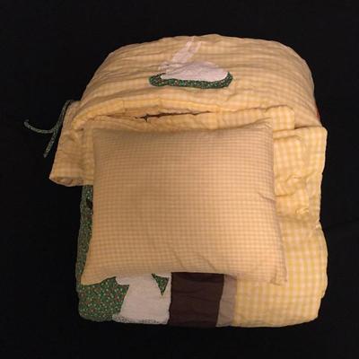 Lot 41 - Vintage Nursery Accessories