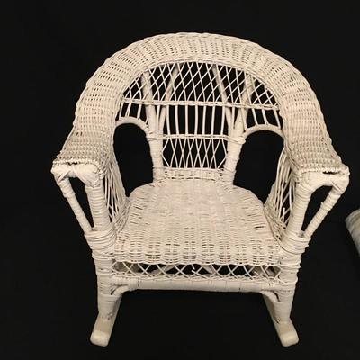 Lot 41 - Vintage Nursery Accessories
