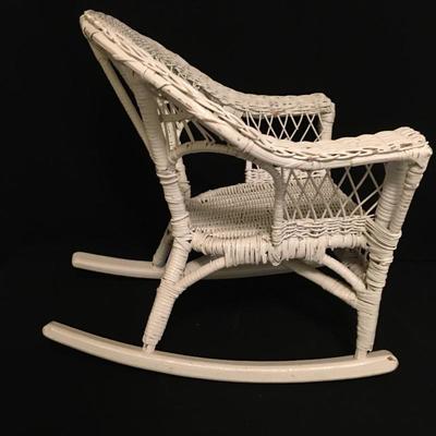 Lot 41 - Vintage Nursery Accessories