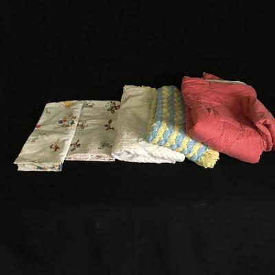 Lot 41 - Vintage Nursery Accessories