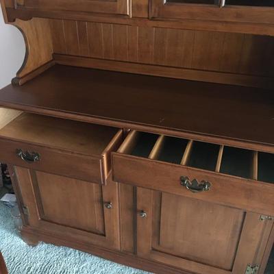 Lot 46 - Heywood Wakefield Hutch
