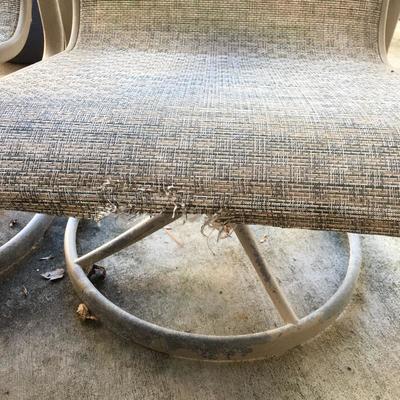 Lot 68 - Patio Table & Chairs