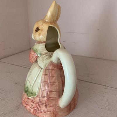 Lot 101 - Colony of Rabbits