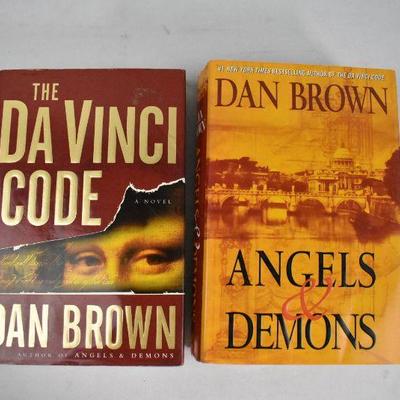 2 Hardcover Books by Dan Brown: The DaVinci Code & Angels & Demons