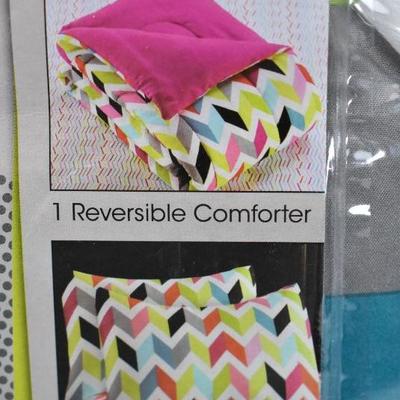 Queen Size 7 Pc Bedding Set: Bright Chevron Bed in a Bag, $50 Retail - New