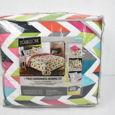 Queen Size 7 Pc Bedding Set: Bright Chevron Bed in a Bag, $50 Retail - New