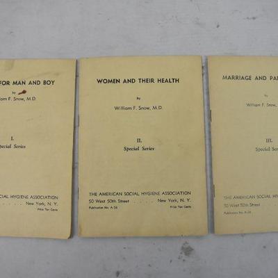 12 Piece Vintage Lot: 11 Booklets & 1 Postcard
