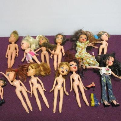 Lot 13 - 2001 & 2002 Bratz Dolls