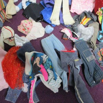 Lot 14 - Bratz Clothing 