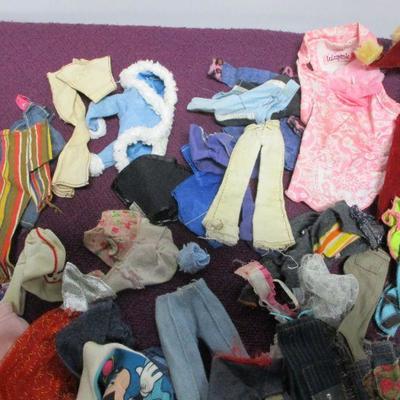Lot 14 - Bratz Clothing 
