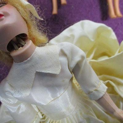 Lot 15 - Barbie Dolls - No Clothing 