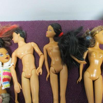 Lot 15 - Barbie Dolls - No Clothing 