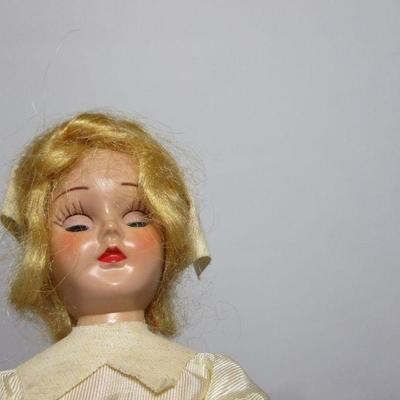 Lot 15 - Barbie Dolls - No Clothing 