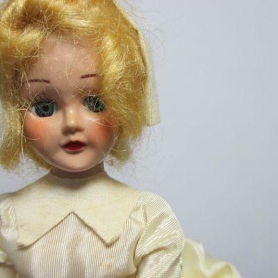 Lot 15 - Barbie Dolls - No Clothing 