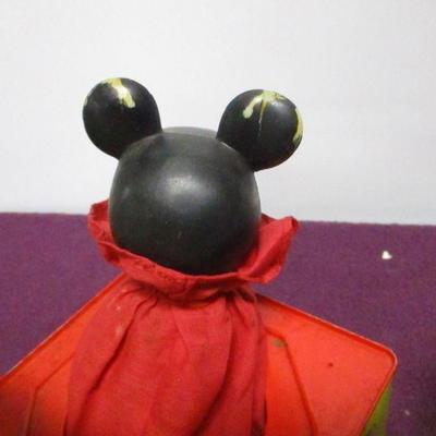 Lot 16 - Mickey Mouse & Bugs Bunny Jack In The Box