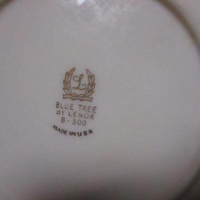 Lot 20 - Lenox Dishes