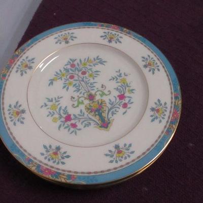 Lot 20 - Lenox Dishes