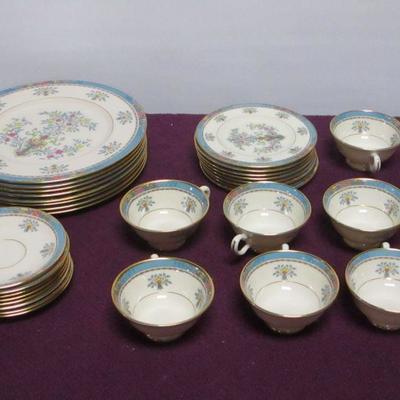 Lot 20 - Lenox Dishes