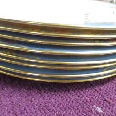 Lot 20 - Lenox Dishes