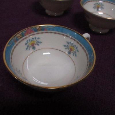 Lot 20 - Lenox Dishes