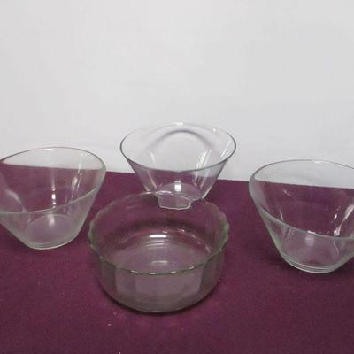 Lot 28 - Heavy Glass Dessert or Salad Bowls