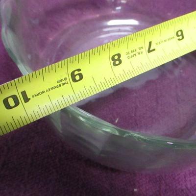 Lot 28 - Heavy Glass Dessert or Salad Bowls
