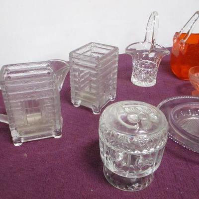 Lot 29 - Lot Of Cut & Formed Glass - Log Cabin Pattern