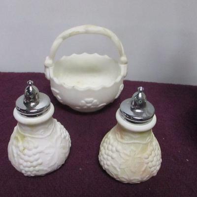 Lot 35 - Decorative Home Decor Items