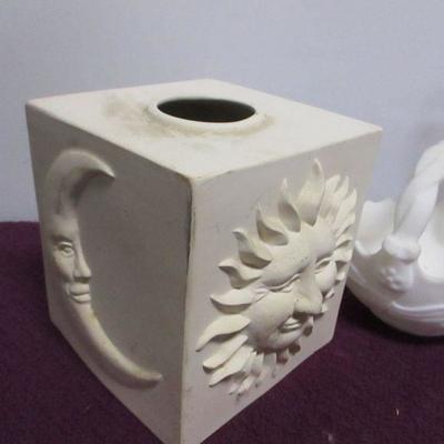 Lot 35 - Decorative Home Decor Items