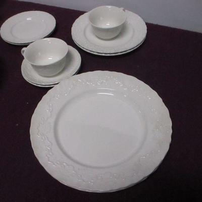 Lot 37 - Mixed Lot Of Cups & Dishes