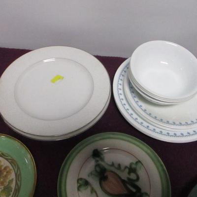 Lot 39 - Collection Of Dinner & Wall Display Plates