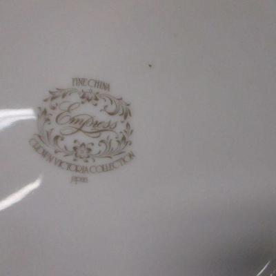 Lot 39 - Collection Of Dinner & Wall Display Plates