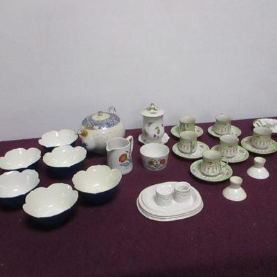 Lot 41 - China Tea Cups & Saucers & Bowls