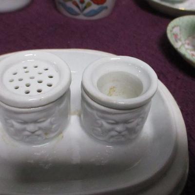 Lot 41 - China Tea Cups & Saucers & Bowls