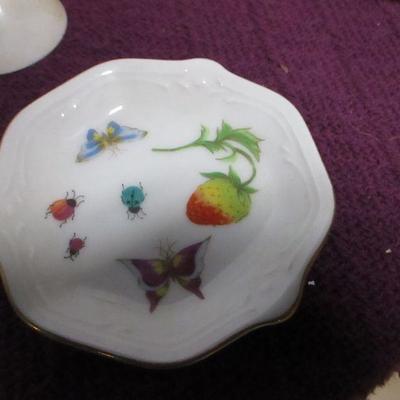 Lot 41 - China Tea Cups & Saucers & Bowls