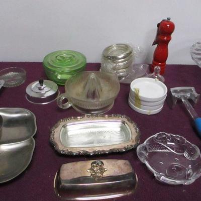 Lot 43 - Home Decor Items