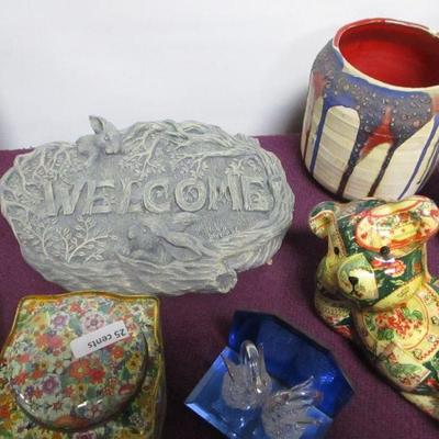 Lot 44 - Home Decor Items