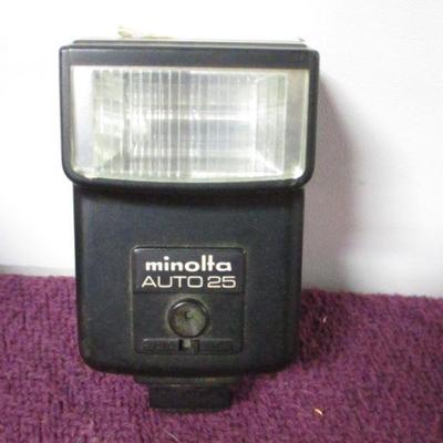 Lot 62 - Vivitar 91 & Minolta Auto 25 Electric Flash