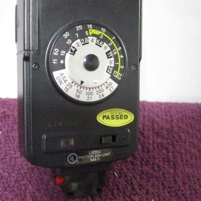 Lot 62 - Vivitar 91 & Minolta Auto 25 Electric Flash
