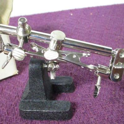 Lot 71 - P-319 Optical Viewer