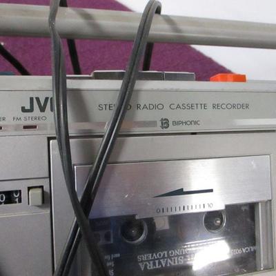 Lot 87 - Hello Kitty Radio & JVC Biphonic