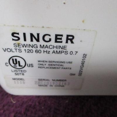 Lot 103 - Singer Sewing Machine Model 1116