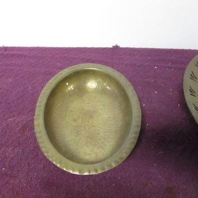 Lot 119 - Copper Serving Bowl & Wall Decor