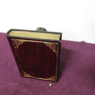 Lot 123 - Porcelain/Ceramic Home Decor