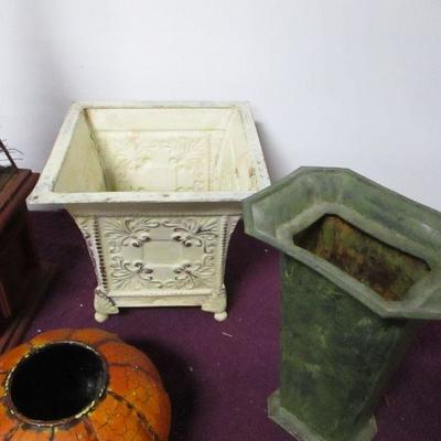 Lot 124 - Home Decor Items