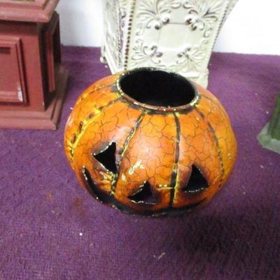 Lot 124 - Home Decor Items